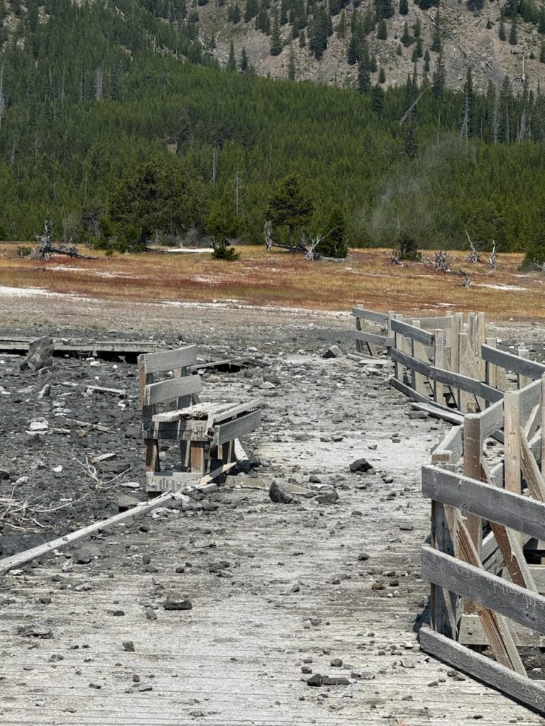 Esplosione idrotermale nel Parco di Yellowstone chiuso